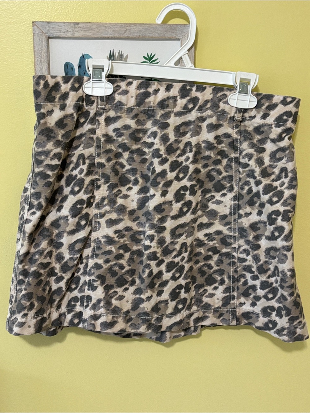 *only worn once!!* aerie Leopard Print Mini Skirt - Beige and Black